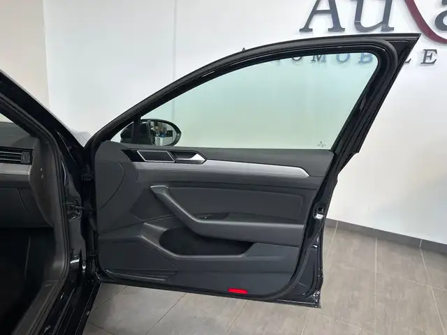 Volkswagen Passat view 6