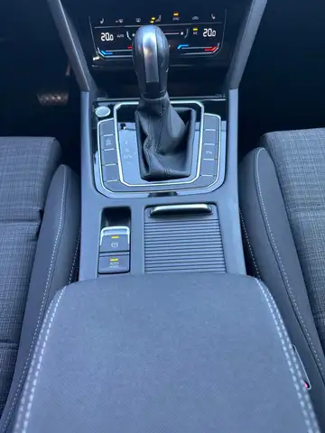 Volkswagen Passat view 16