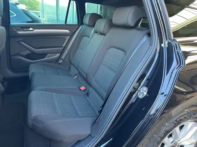 Volkswagen Passat view 13