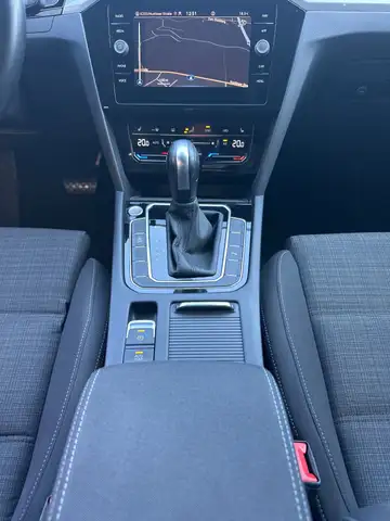 Volkswagen Passat view 15