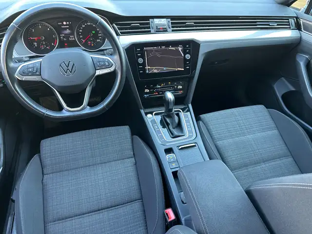Volkswagen Passat view 14