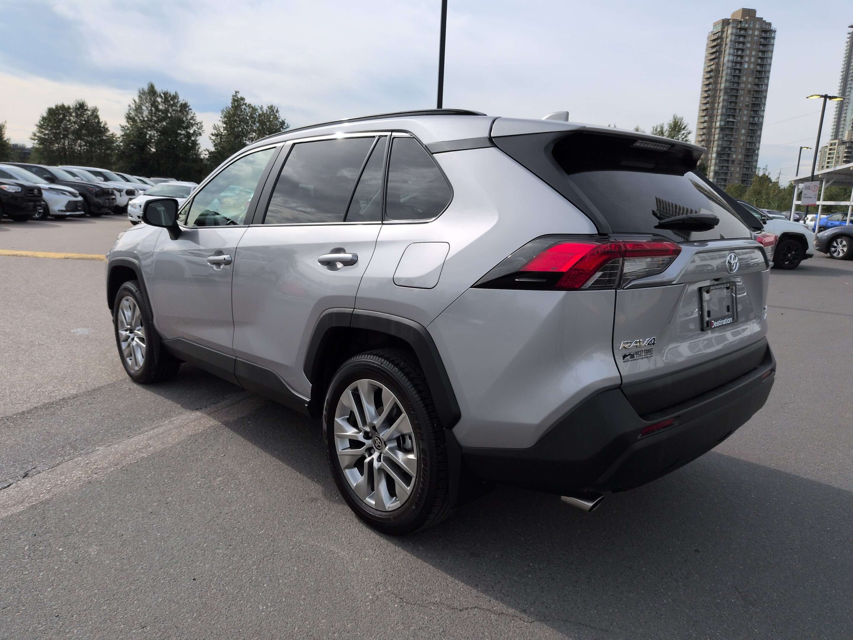 2025 Toyota RAV4 XLE Premium - Local, No Accidents, Certified! — снимка 1