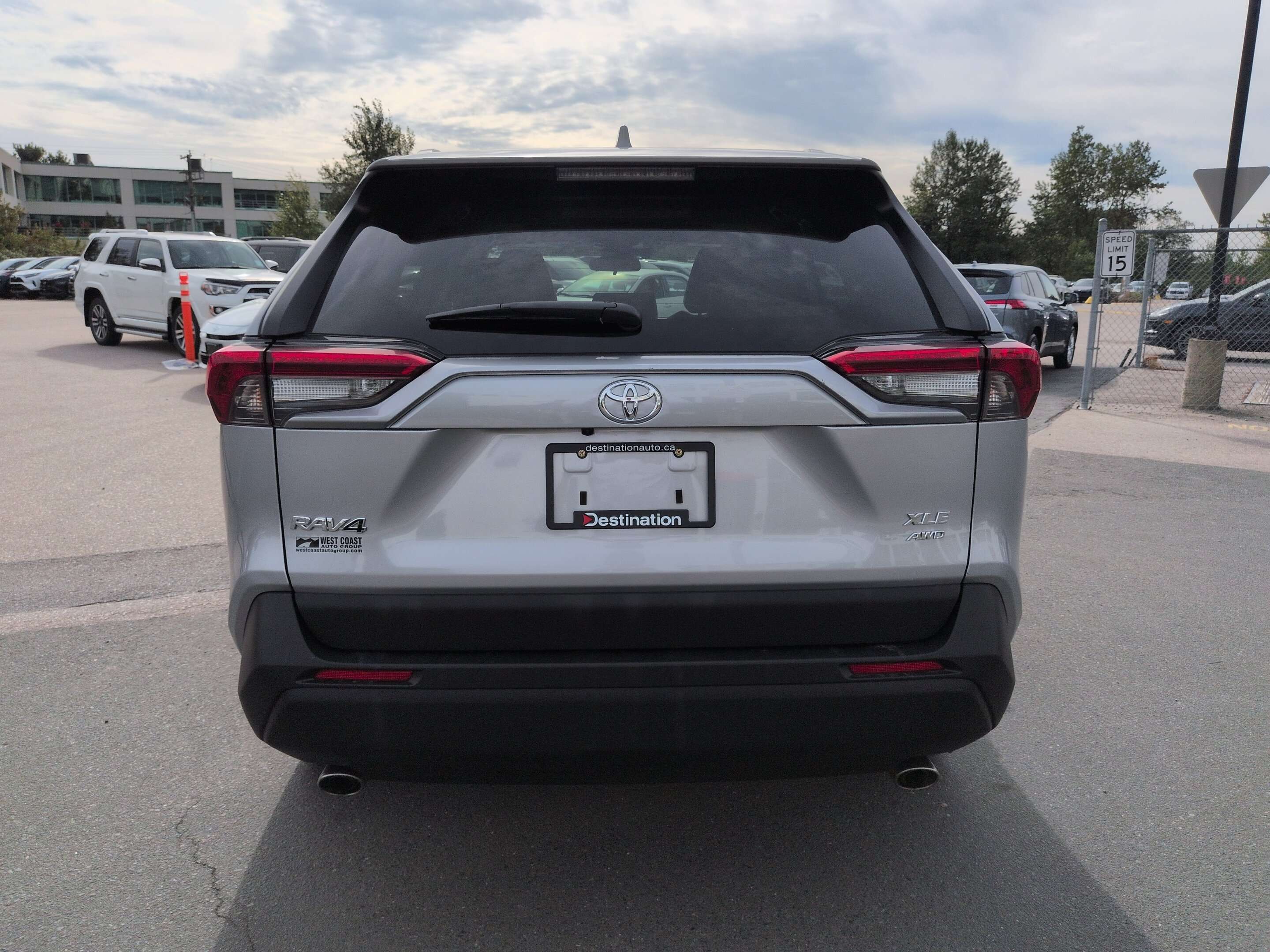 2025 Toyota RAV4 XLE Premium - Local, No Accidents, Certified! — снимка 1