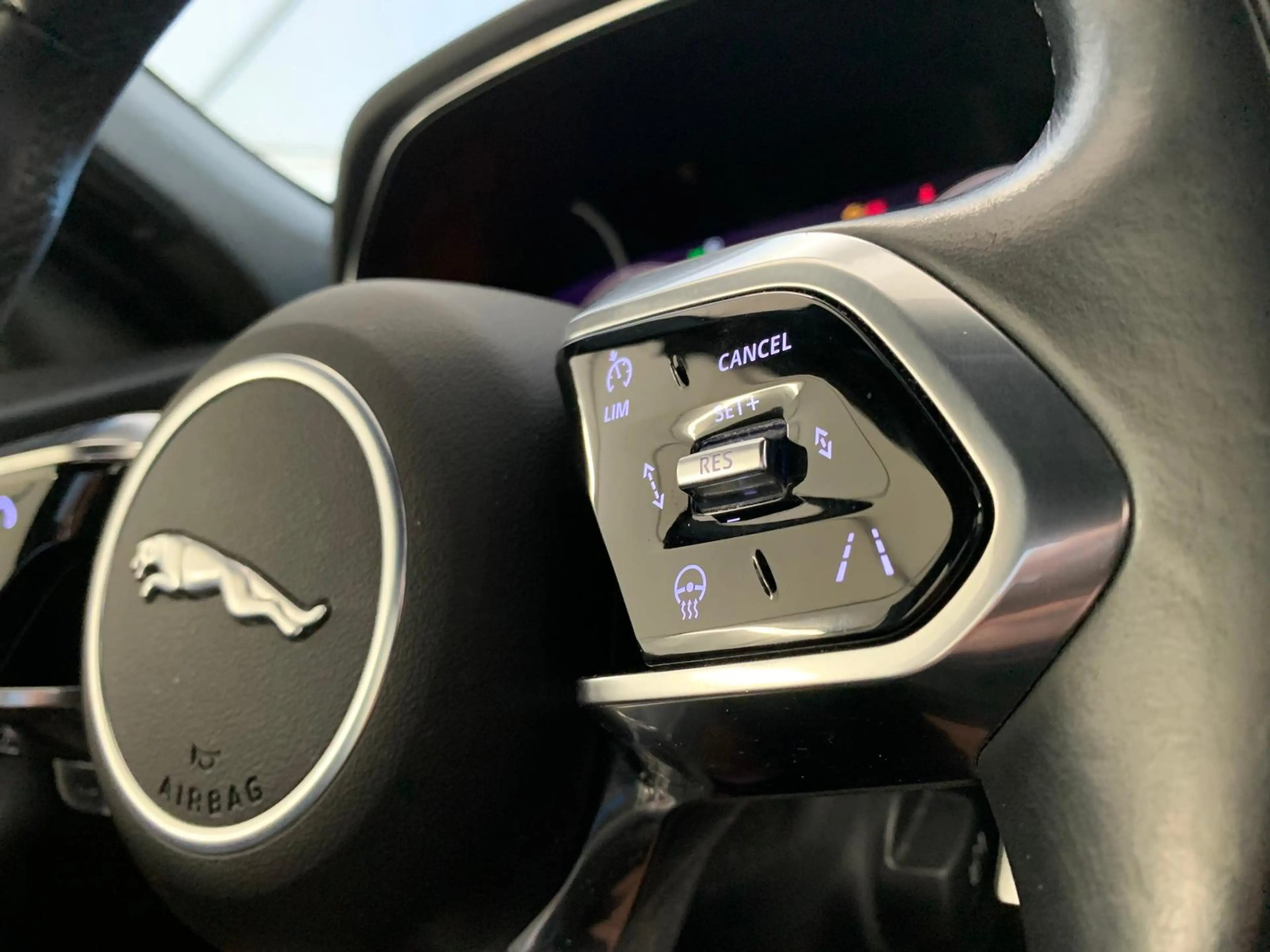 Jaguar F-Pace P400 E ACC|ILS-LED|DigiCockp.|Shz|Leder — photo 12