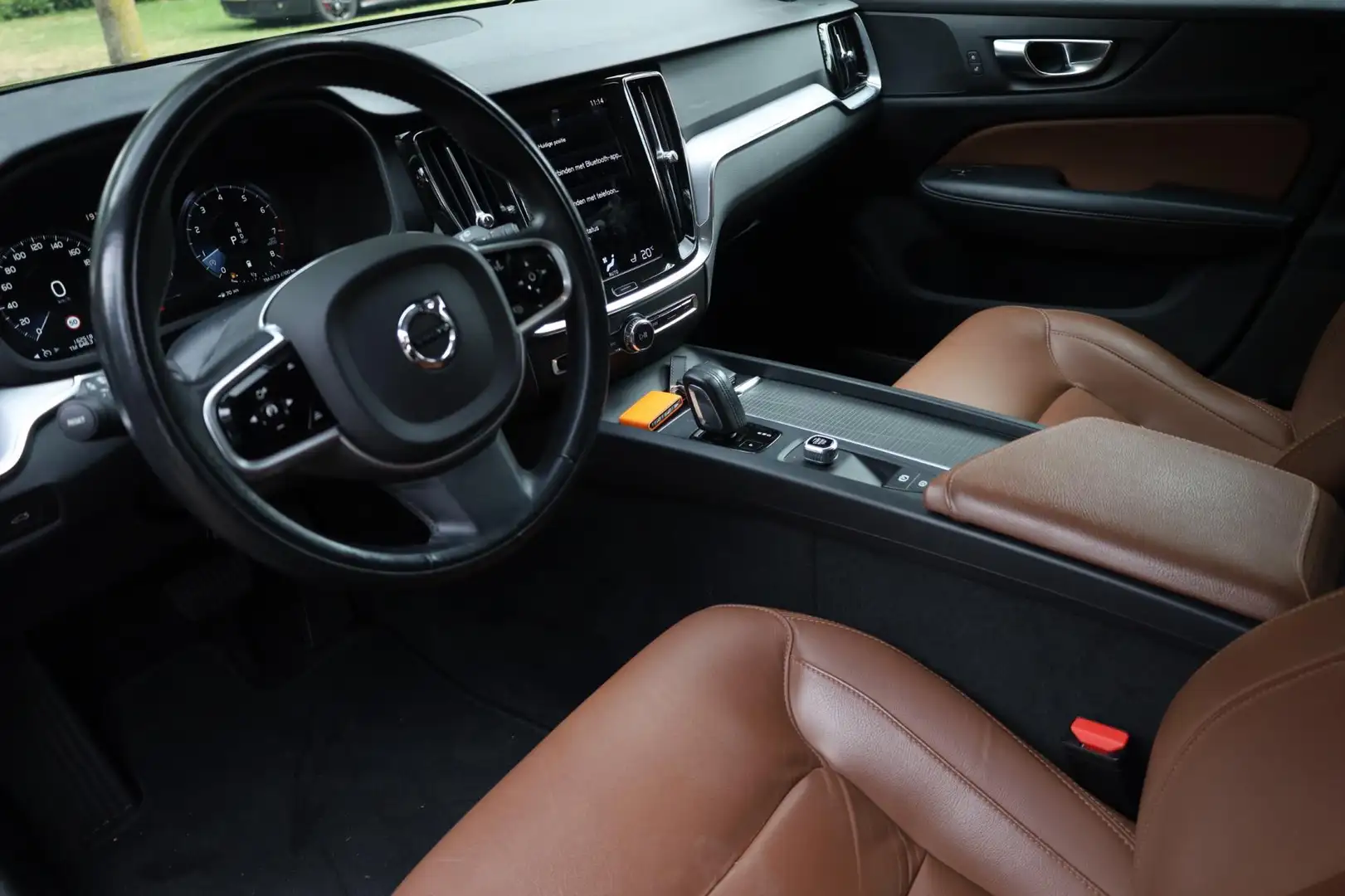 Volvo V60 2.0 B3 Momentum Aut.| Luxe Leder | Stoelverwarming Gris - 2