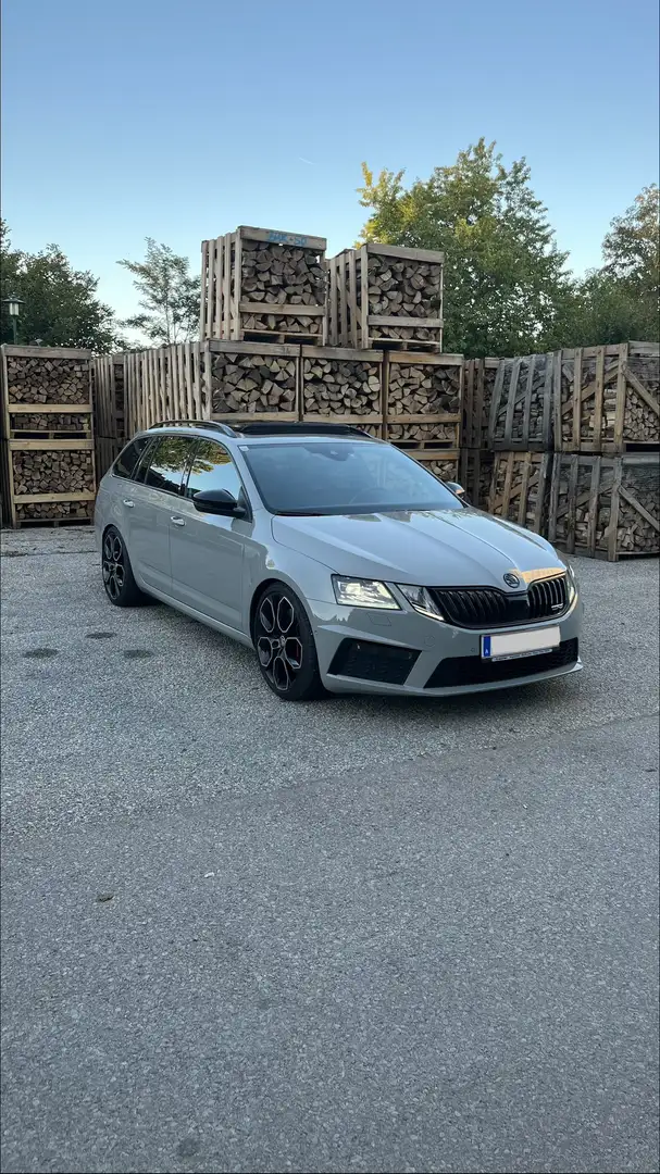 Skoda Octavia Combi RS 2,0 TSI DSG STHZ*DCC*PAN*AHK*LED Grau - 1