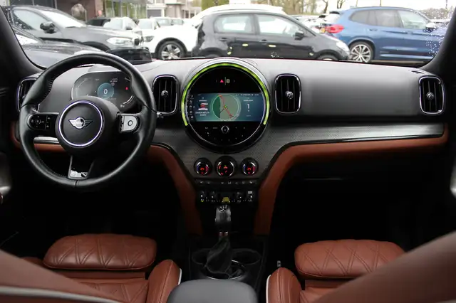 Mini Countryman view 2