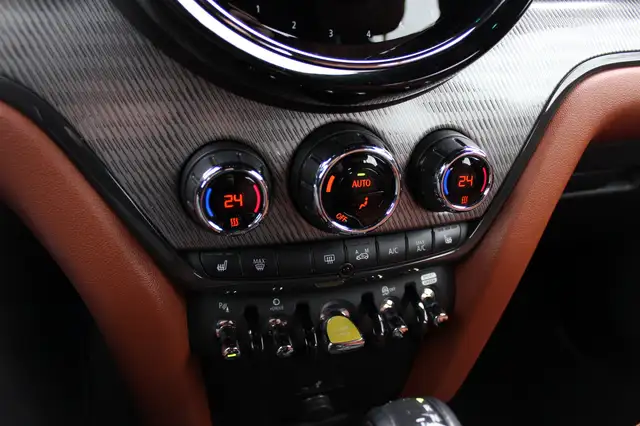 Mini Countryman view 26