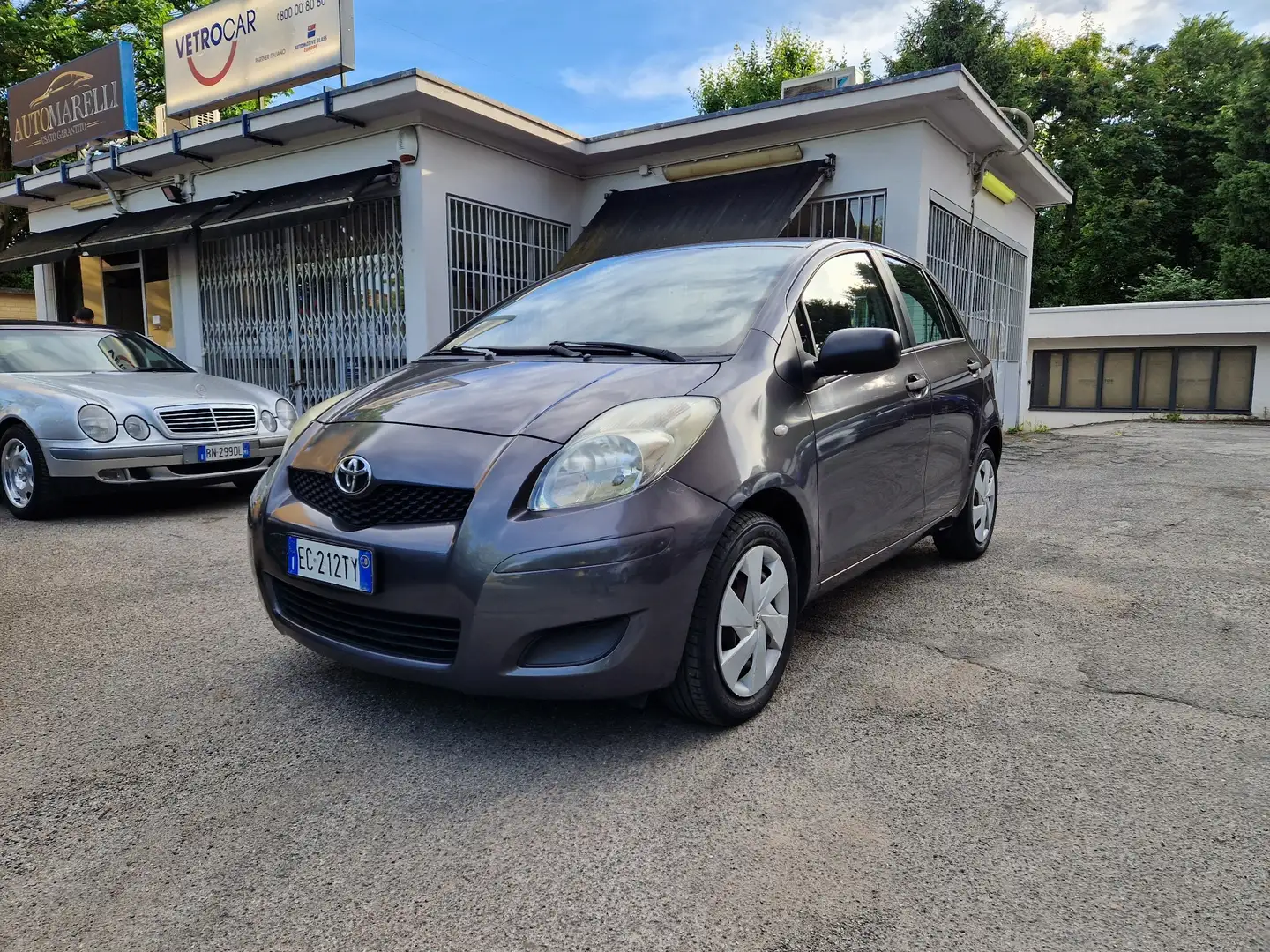 Toyota Yaris 5p 1.0 Sol  *OK NEOPATENTATI * Grijs - 1