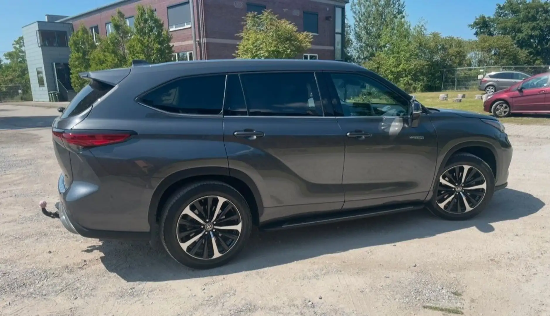 Toyota Highlander 2.5-l Hybrid Luxury Šedá - 2