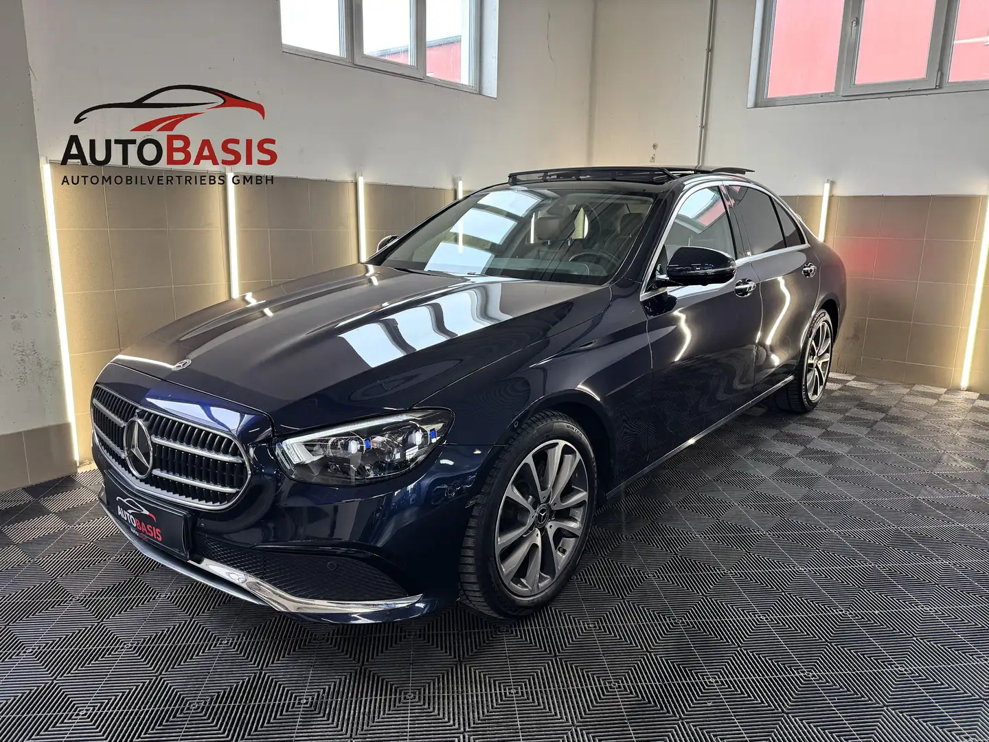 Mercedes-Benz E 200 E200d Avantgarde 1.Besitz/Pano/Burmester/Multibeam Blau - 1