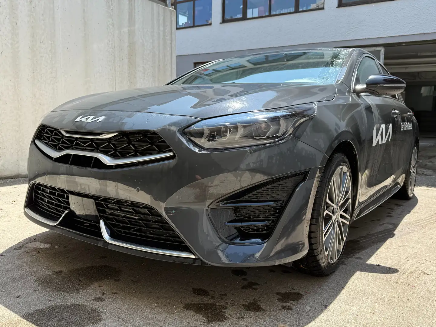 Kia ProCeed / pro_cee'd 1.5 T-GDI DCT7 OPF GT Line Navi Kamera Klima ACC Grau - 1