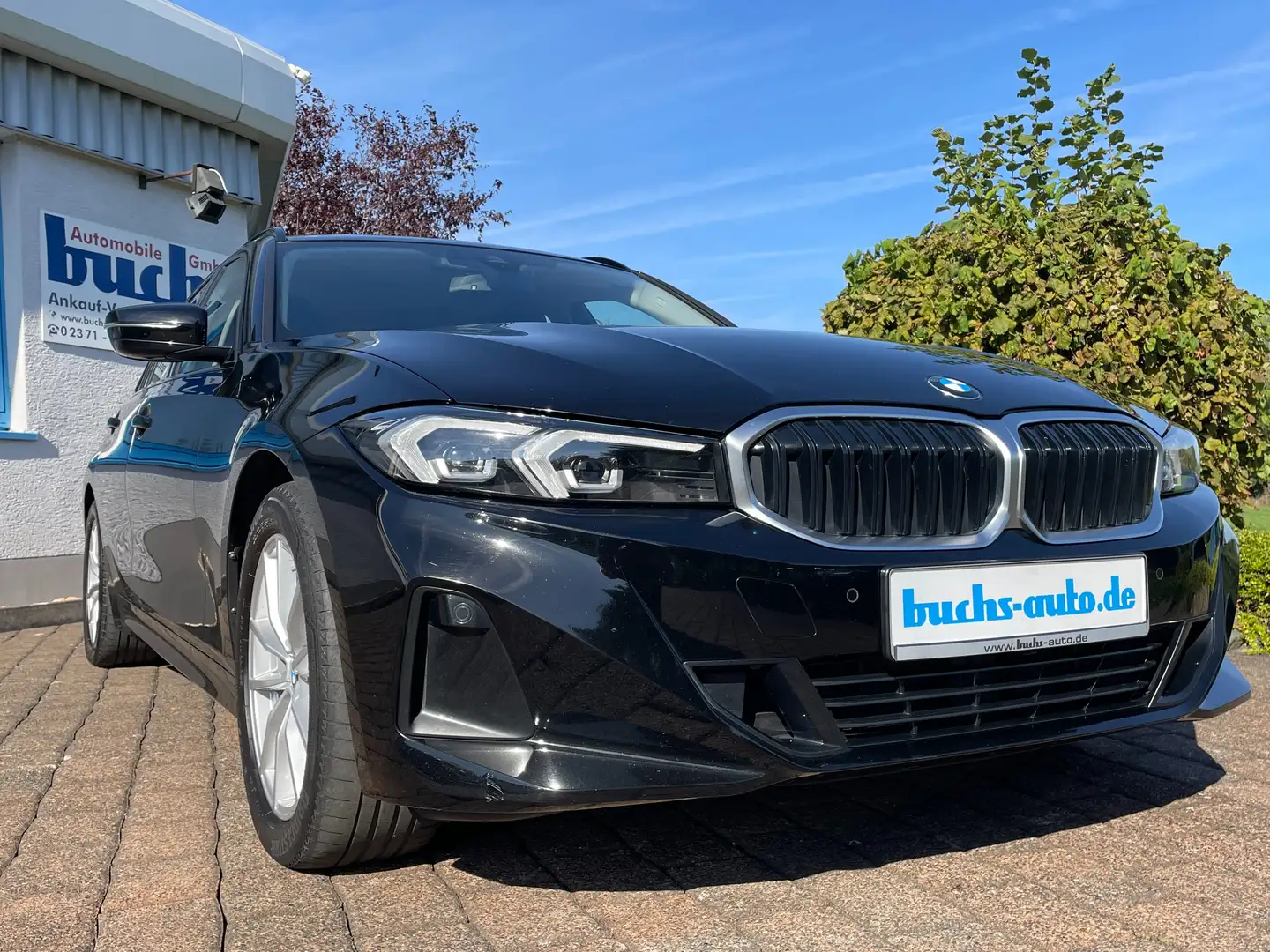 BMW 318 d Touring LCI Curved Display AHK DAB Schwarz - 2
