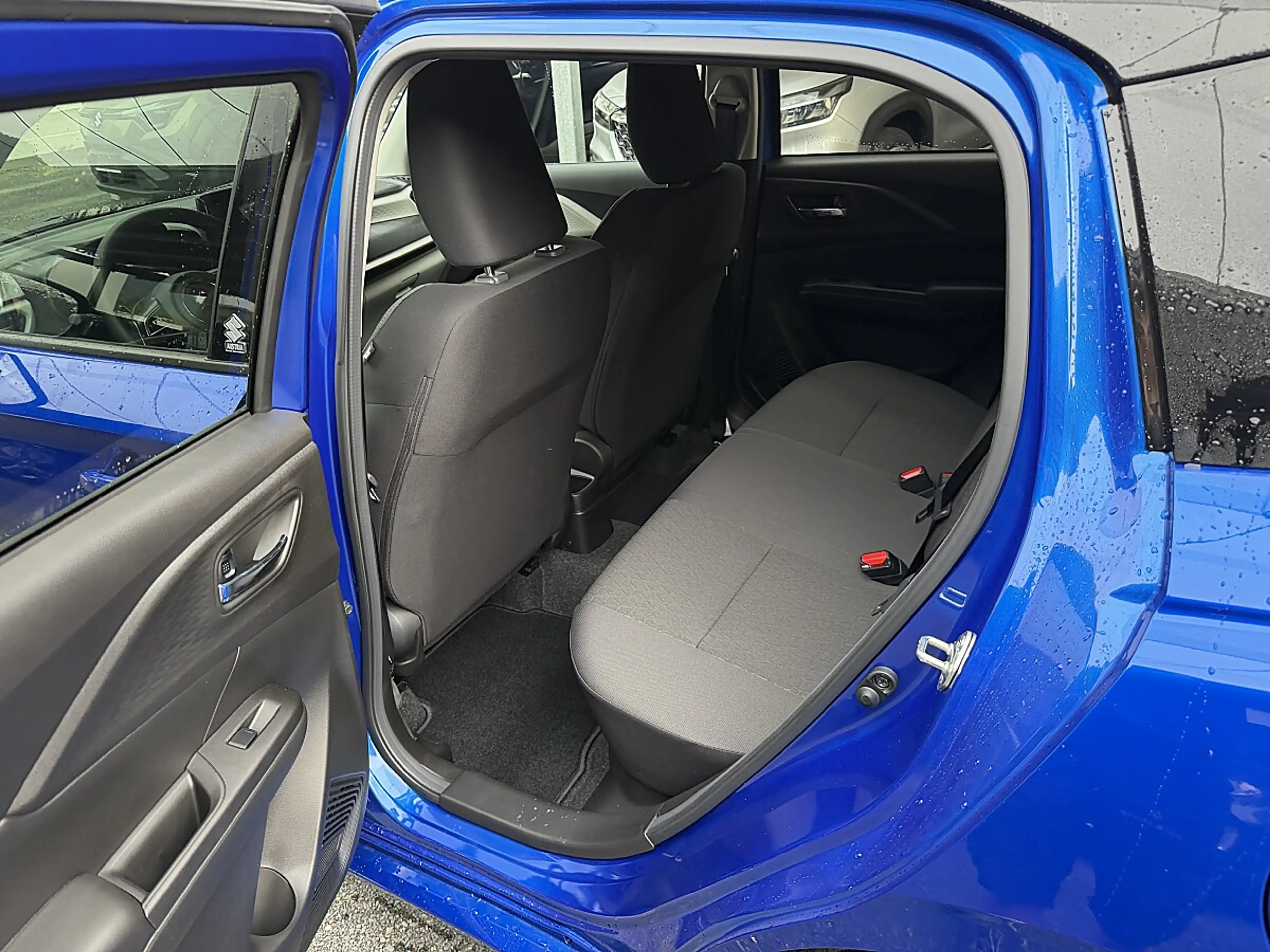 Suzuki Swift 1,2 Hybrid Shine — photo 14