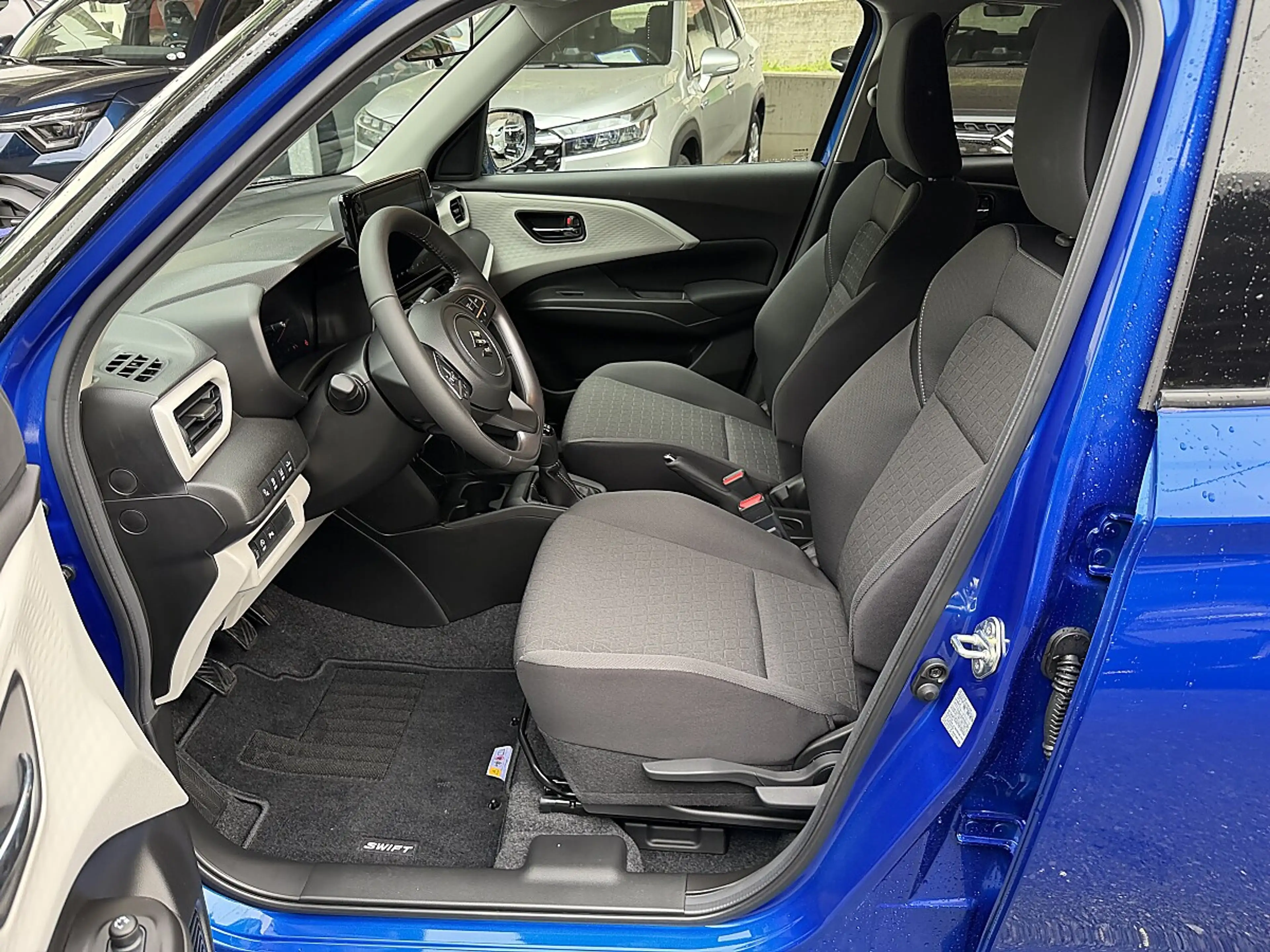 Suzuki Swift 1,2 Hybrid Shine — photo 13