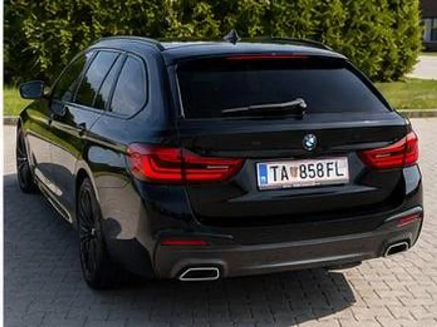 BMW 530 530d xDrive Touring Aut. Schwarz - 2