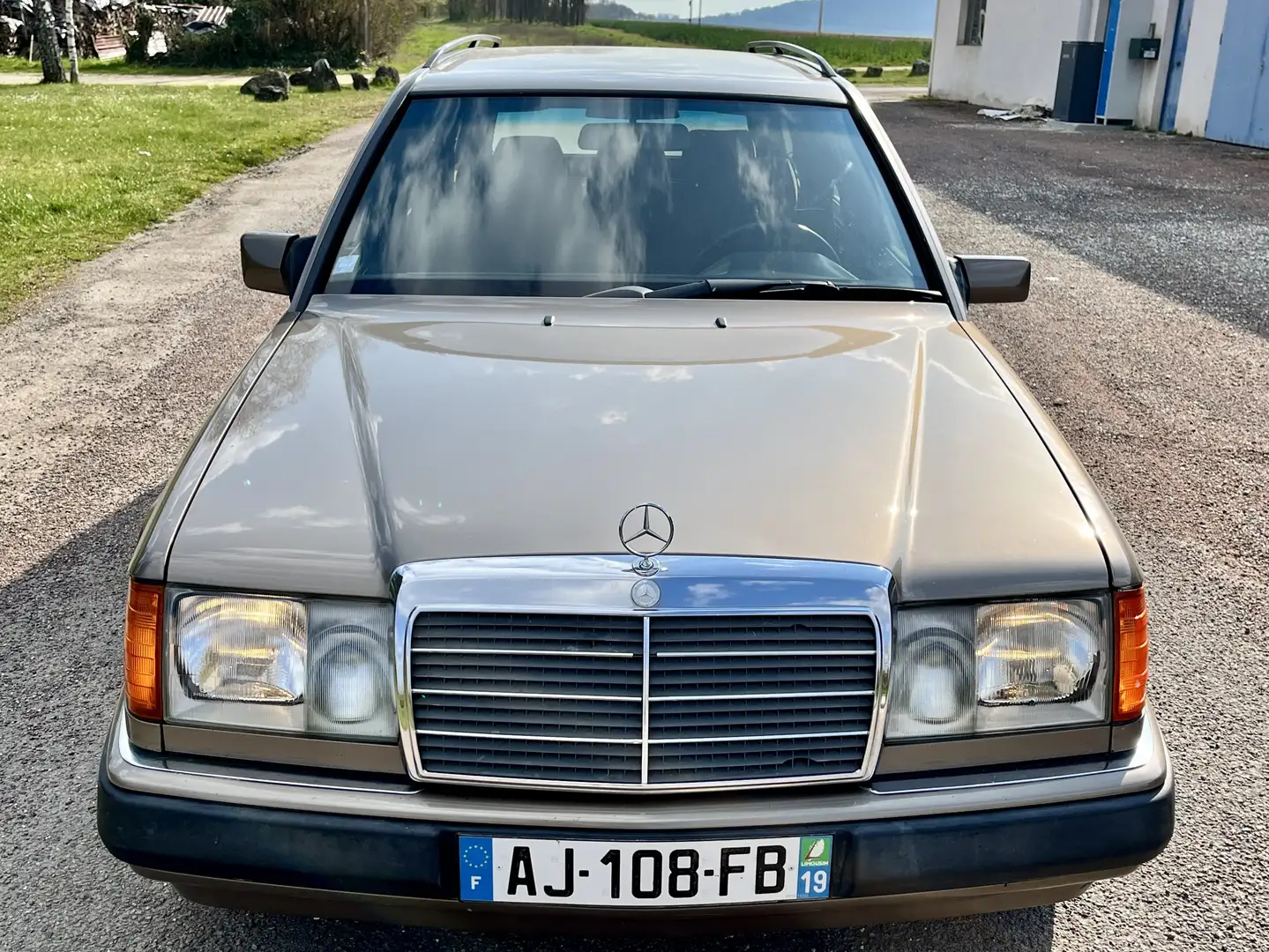 Mercedes-Benz Baureihe 124 Mercedes 300 TTD Bronze - 2