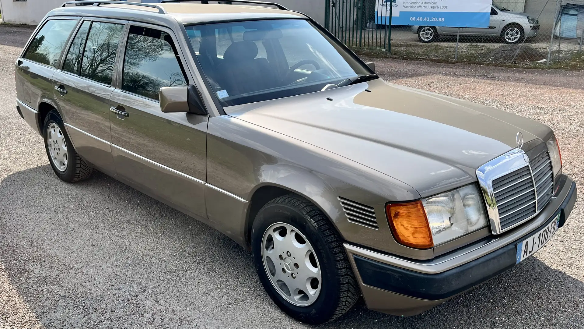 Mercedes-Benz Baureihe 124 Mercedes 300 TTD Bronze - 1