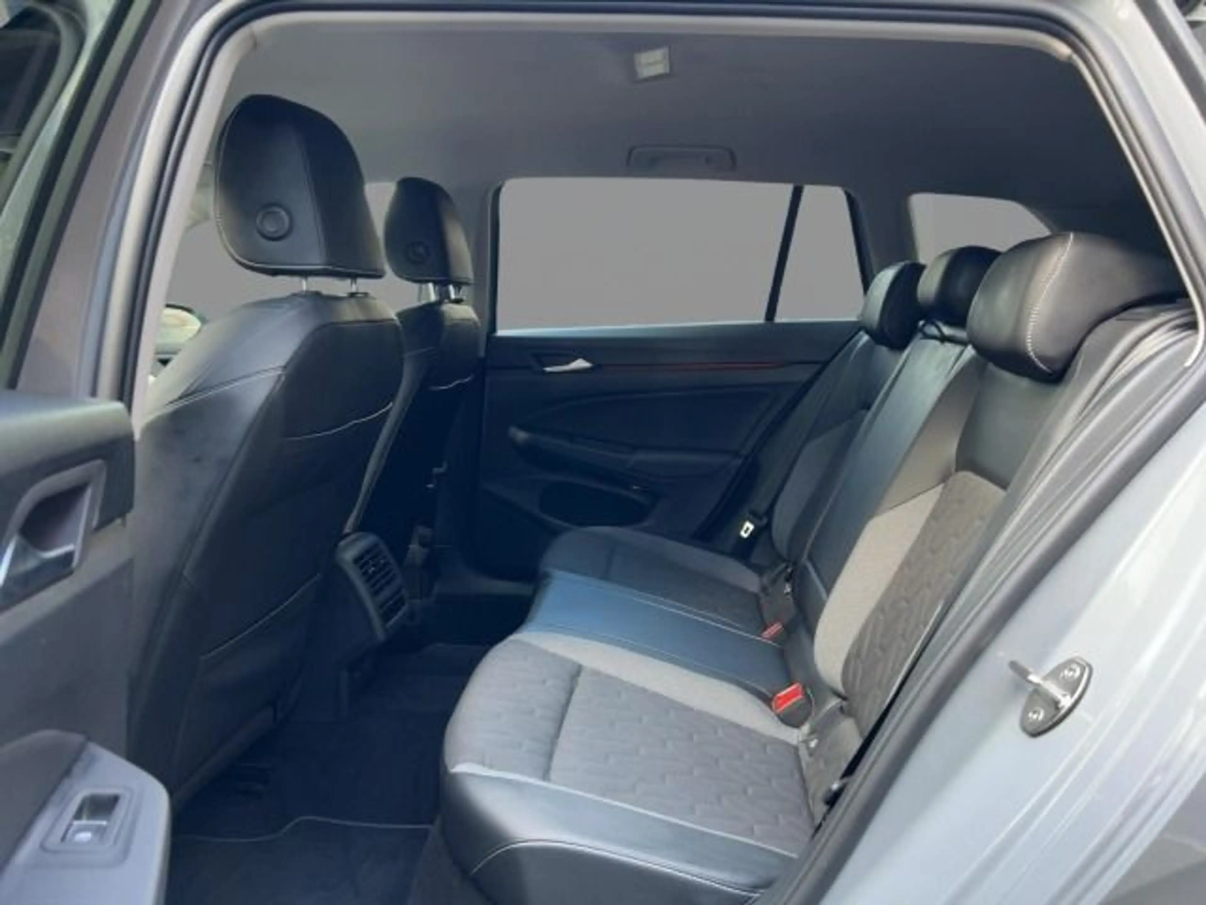 Volkswagen Golf Variant VIII1.5 eTSI DSG Goal AHK Navi LED — photo 9
