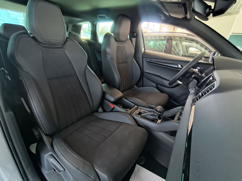 Skoda Karoq 1.5 TSI ACT DSG Sportline MicrofaserLeder — photo 8
