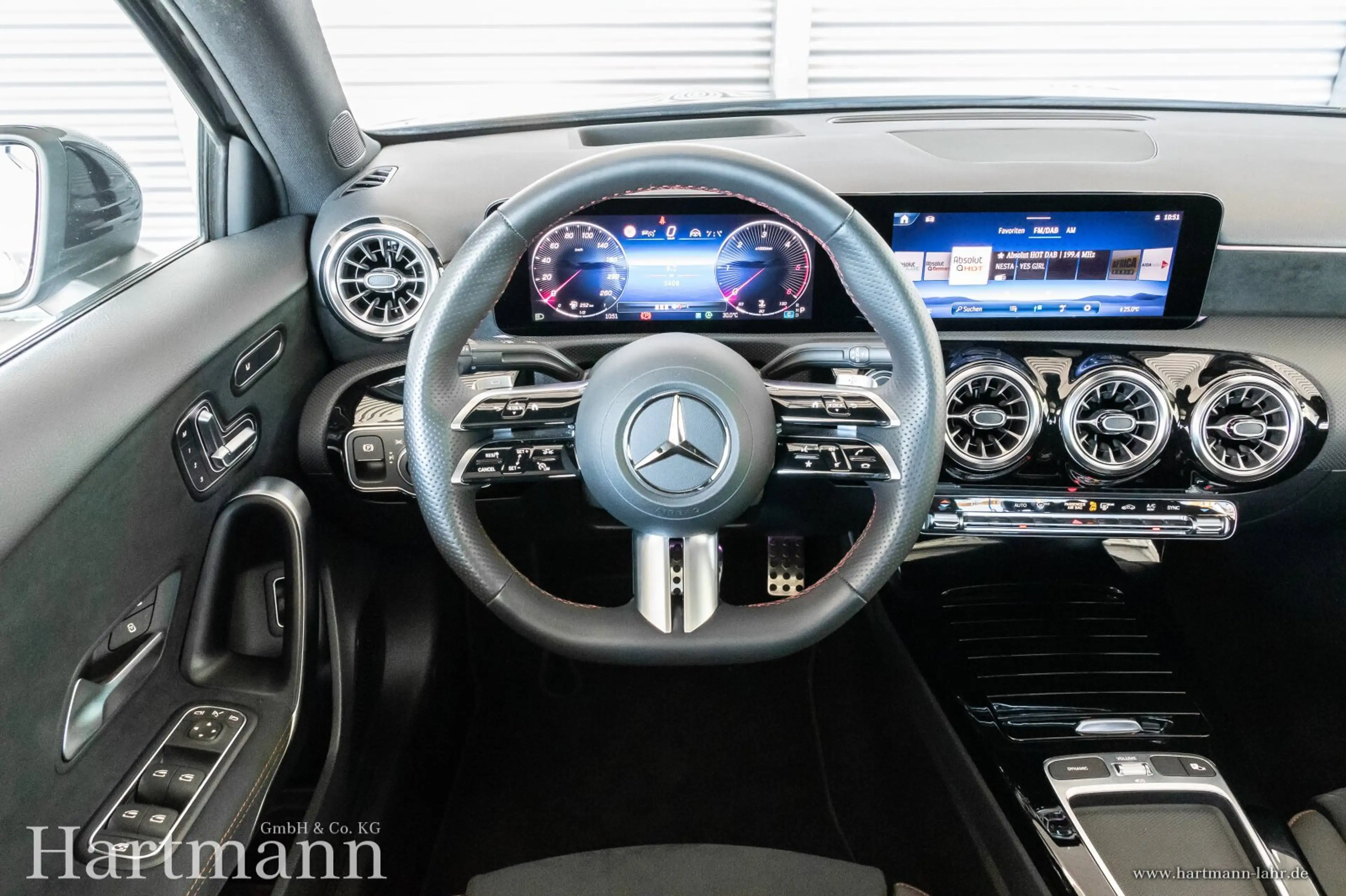 Mercedes-Benz A 220 A 220 d Limo AMG Panorama HUD Multibeam Fahrassi — photo 9