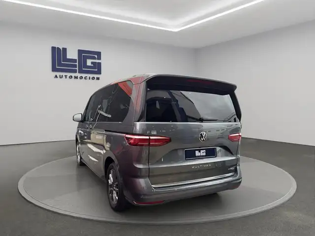 Volkswagen Multivan view 4