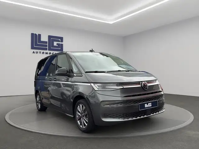 Volkswagen Multivan view 3