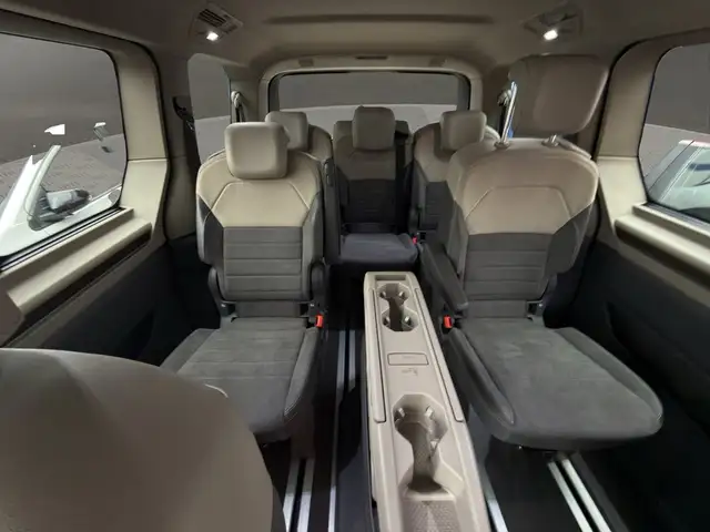 Volkswagen Multivan view 13