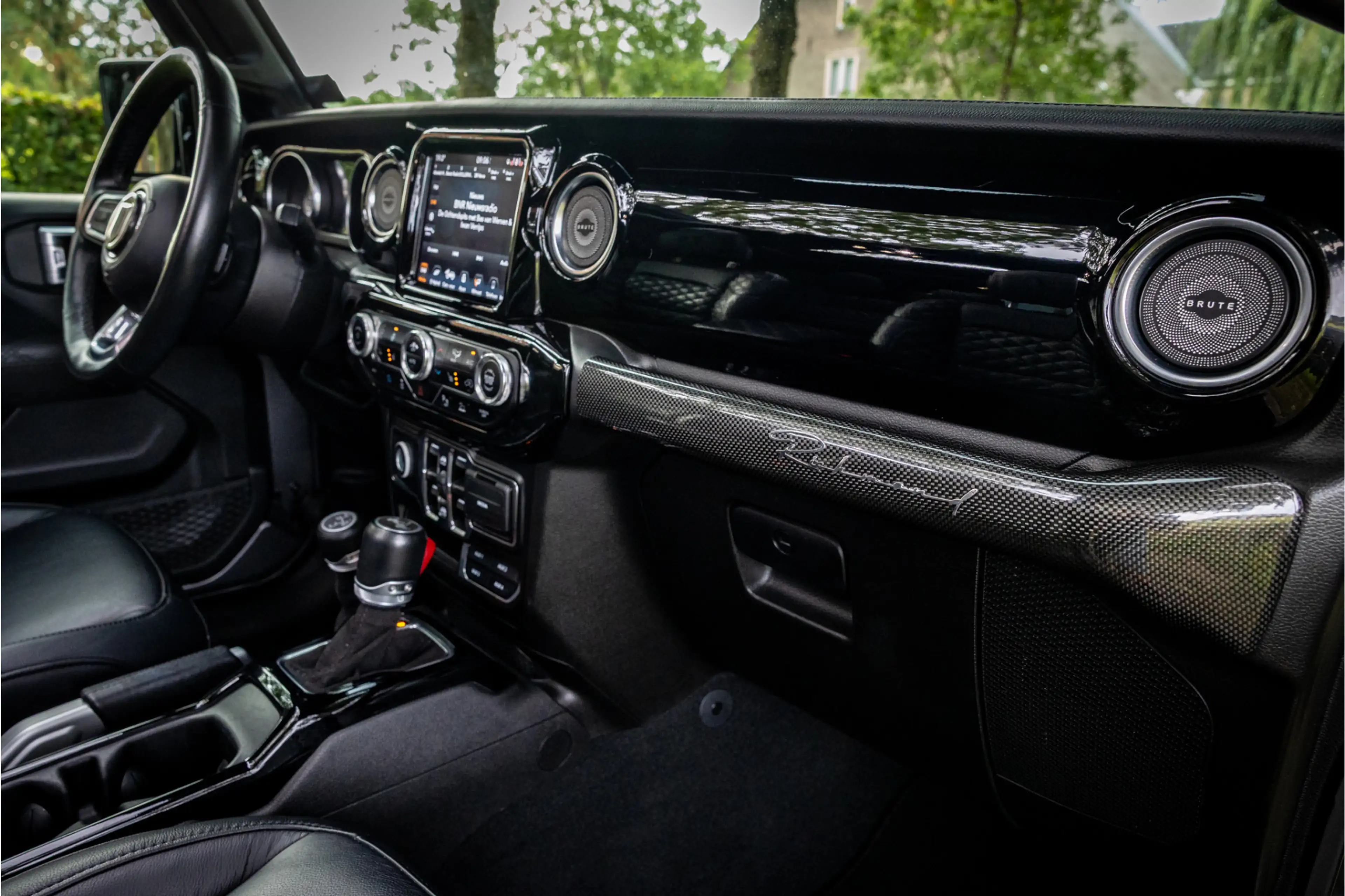 Jeep Wrangler Unlimited 4xe 380 Brute Richmond Softtop Skyroof — photo 13