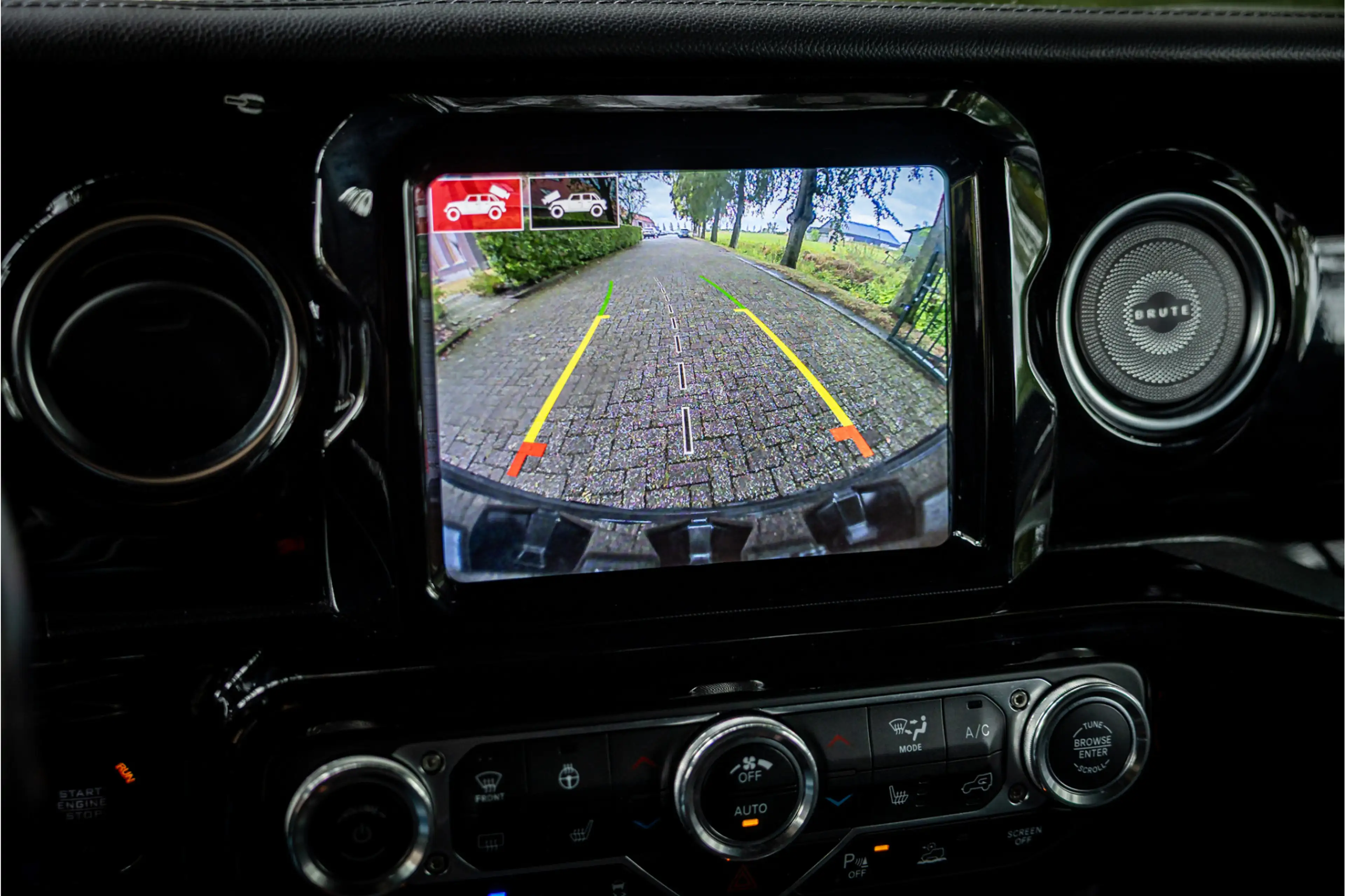 Jeep Wrangler Unlimited 4xe 380 Brute Richmond Softtop Skyroof — photo 11