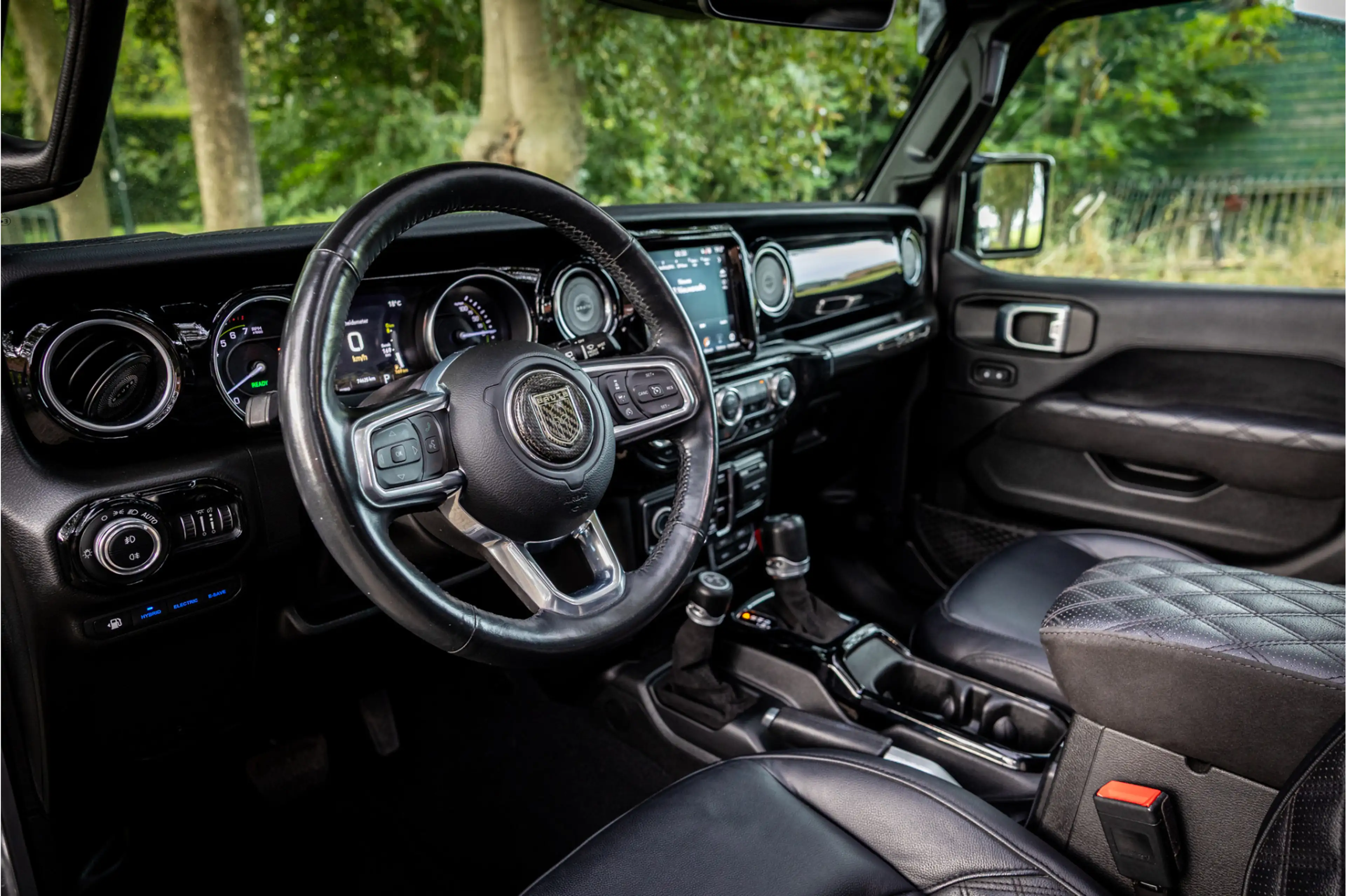 Jeep Wrangler Unlimited 4xe 380 Brute Richmond Softtop Skyroof — photo 6