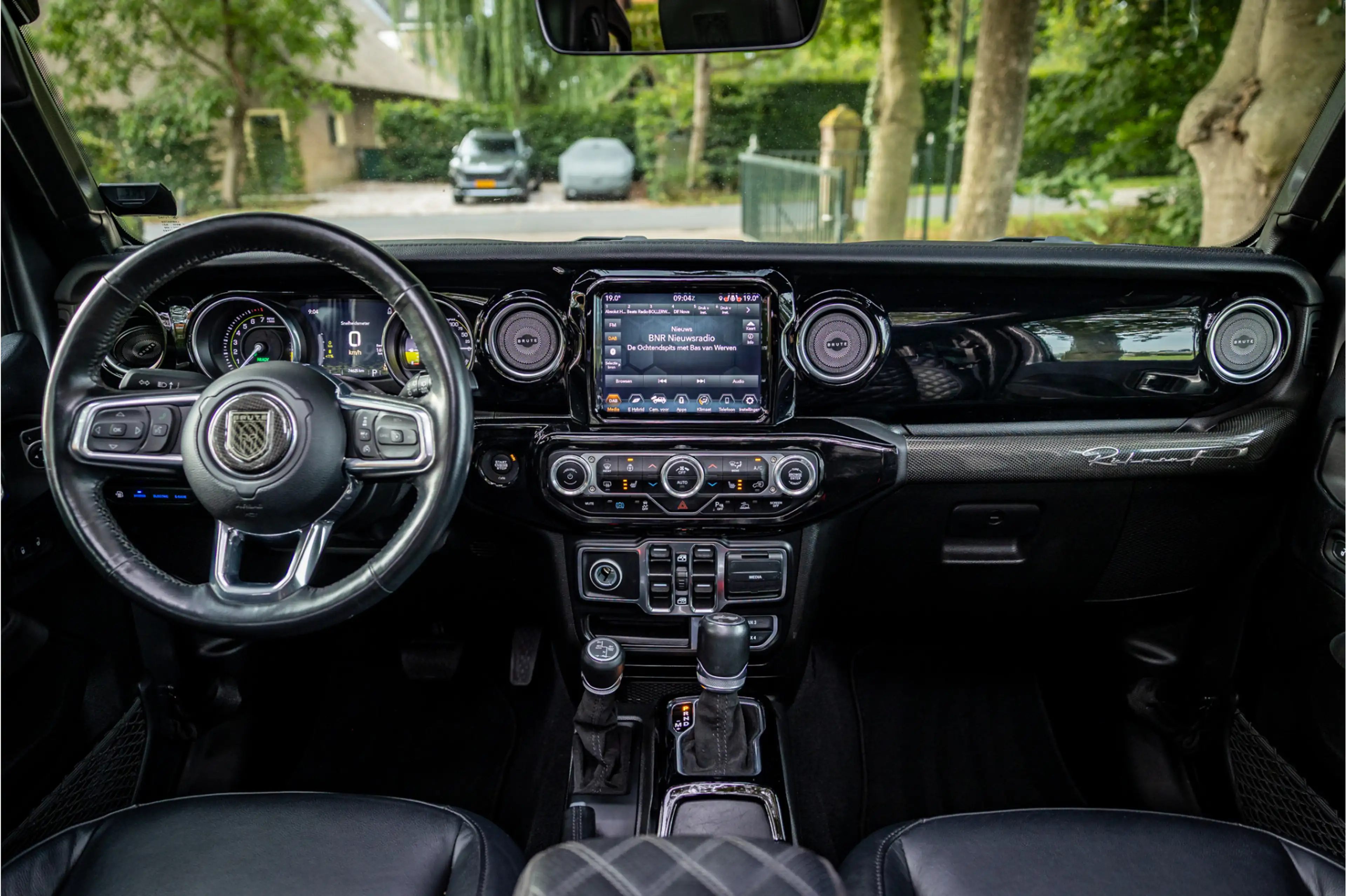 Jeep Wrangler Unlimited 4xe 380 Brute Richmond Softtop Skyroof — photo 8