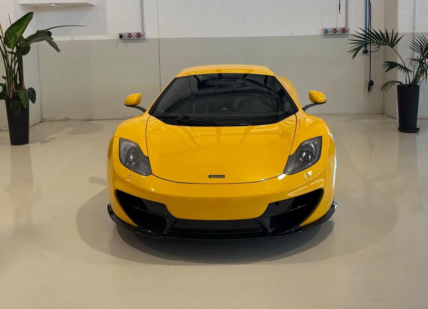 McLaren MP4-12C 12 c Coupe 50th Anniversay Edition  1 OF 50 Gelb - 2