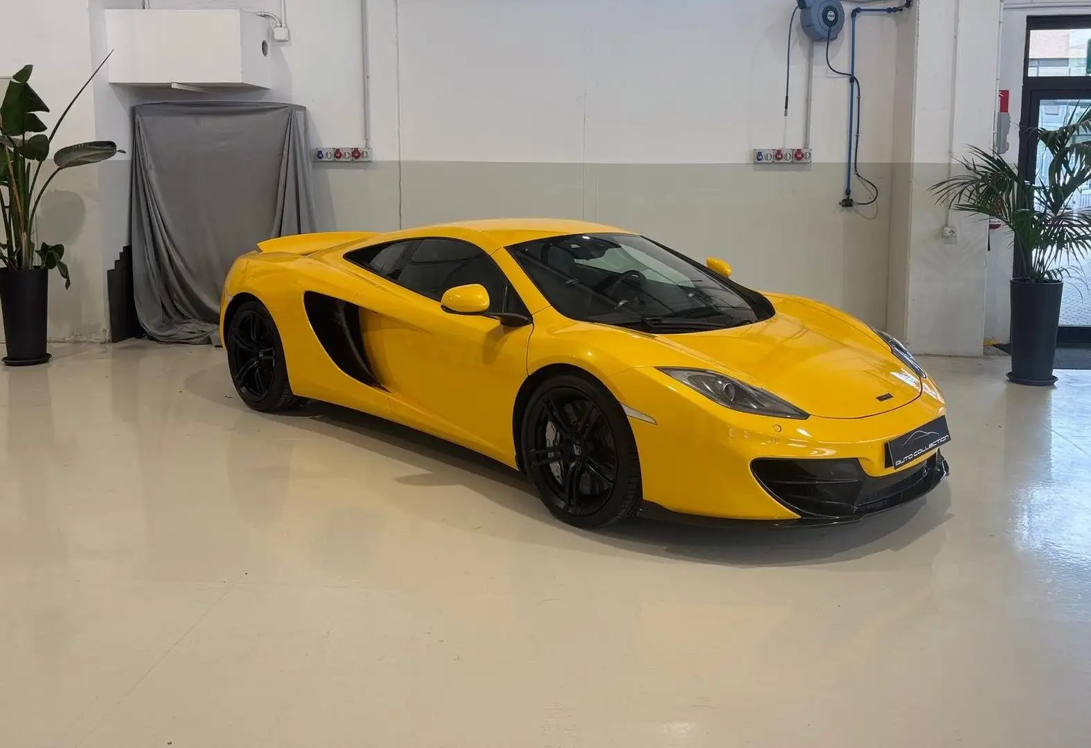 McLaren MP4-12C Coupe 50th Anniversay Edition  1 OF 50 Amarillo - 2