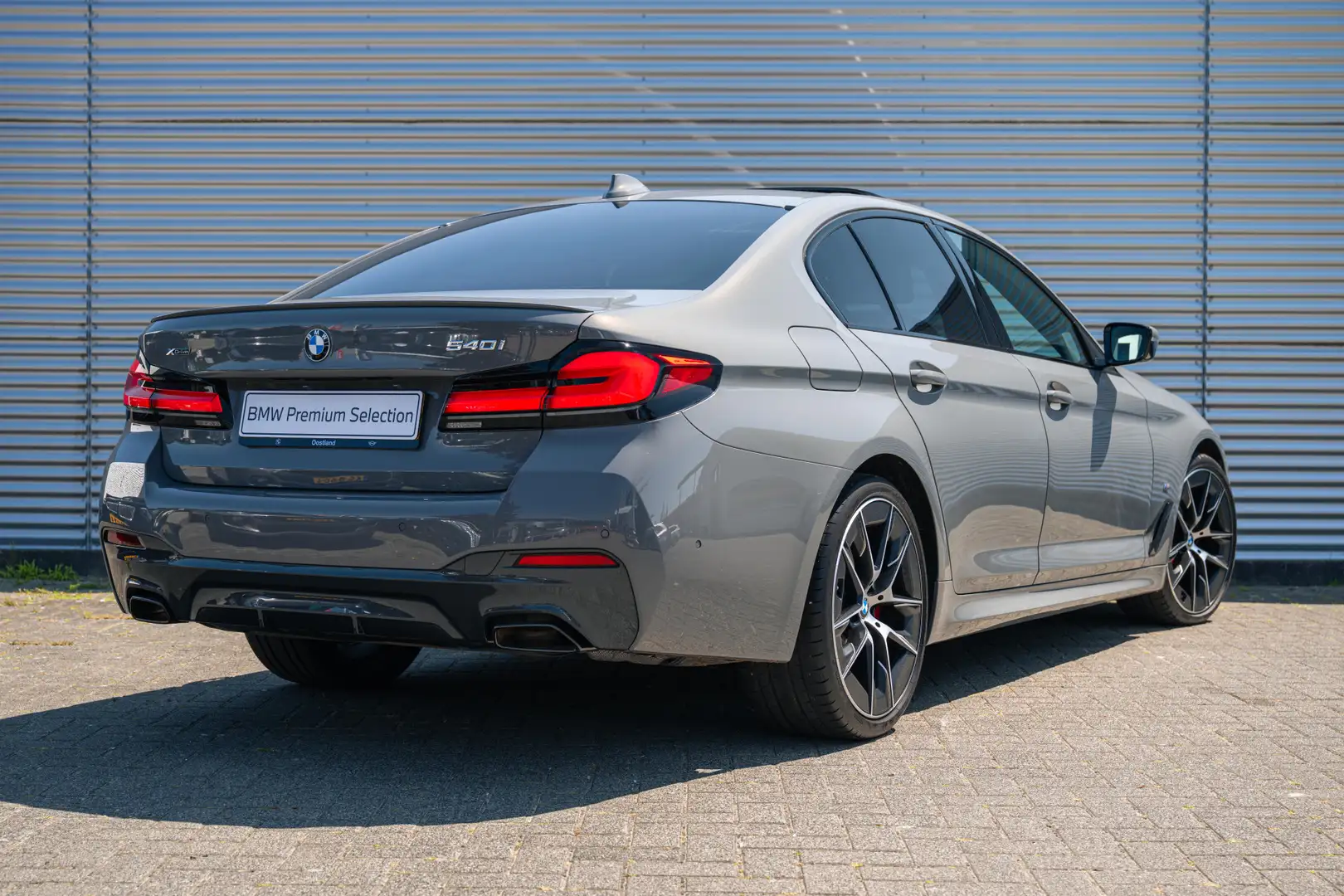 BMW 540 5 Serie 540i xDrive High Executive M Sport Automaa Gris - 2