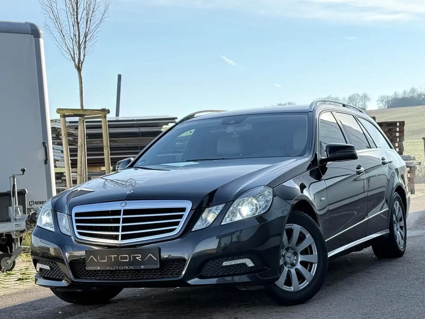 Mercedes-Benz E 200 CGI T-Modell BlueEfficiency 2.HAND|AVANTGA crna - 1