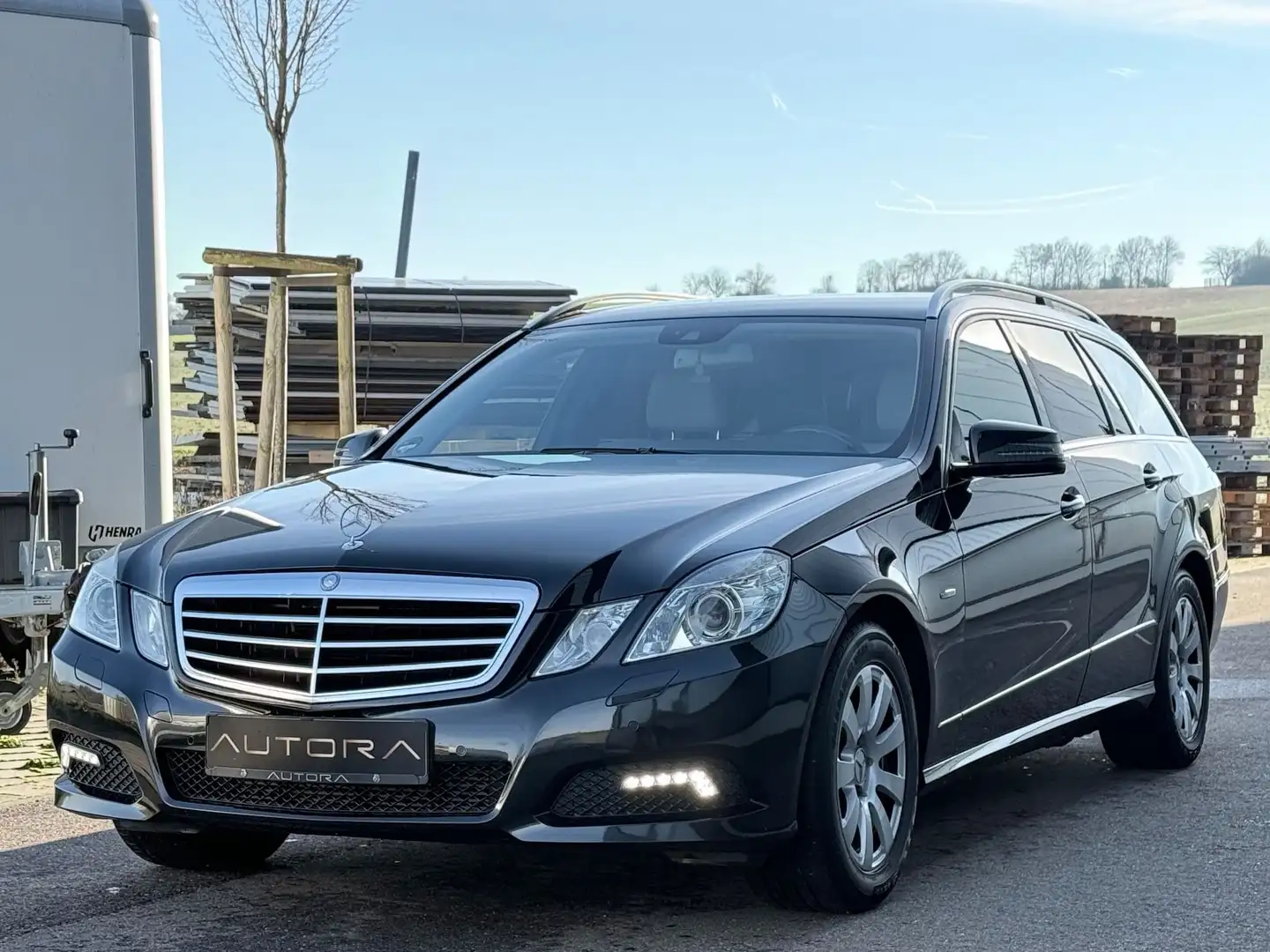 Mercedes-Benz E 200 CGI T-Modell BlueEfficiency 2.HAND|AVANTGA crna - 2