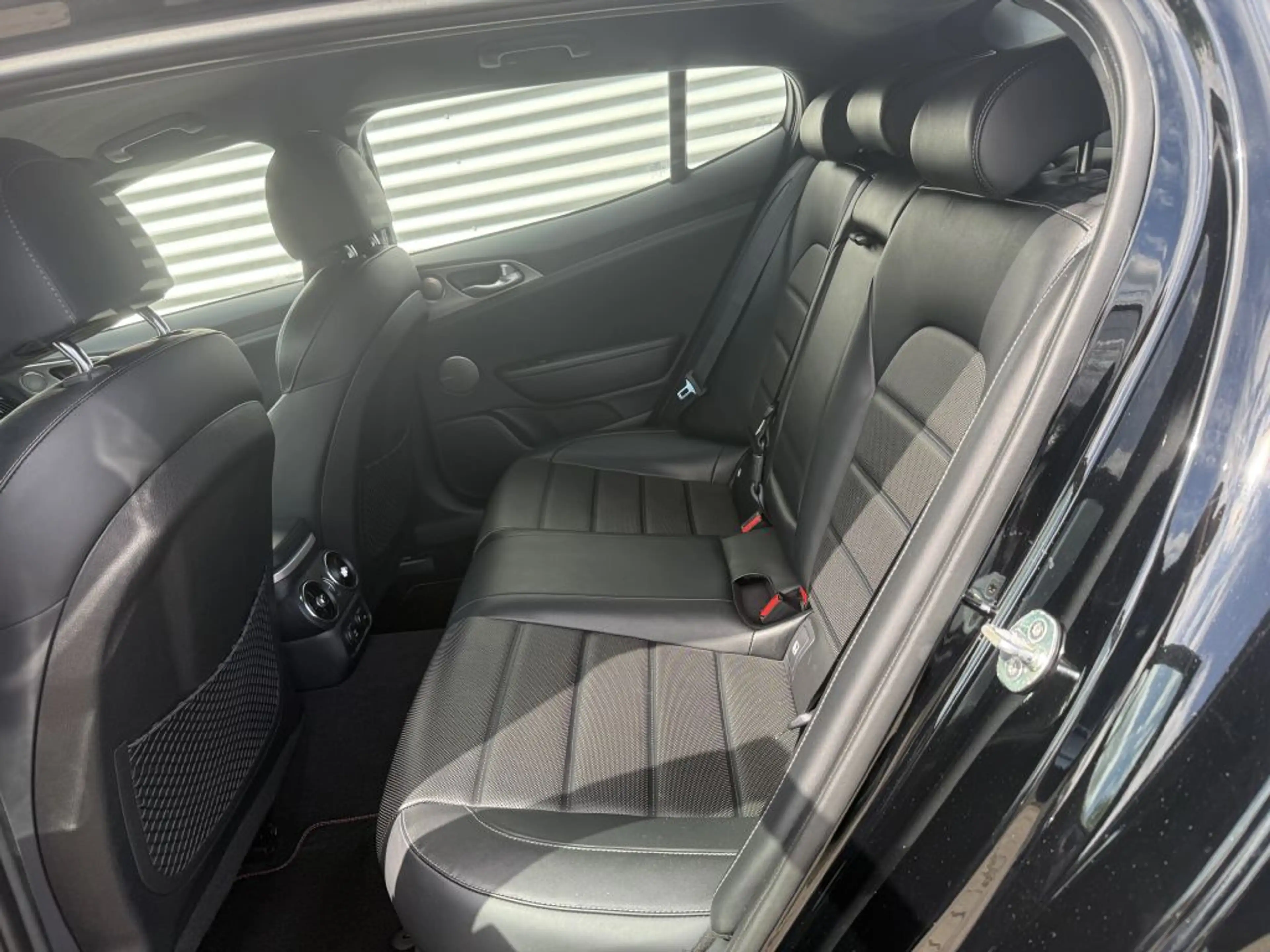Kia Stinger 3.3 T-GDI AWD OPF GT — photo 9