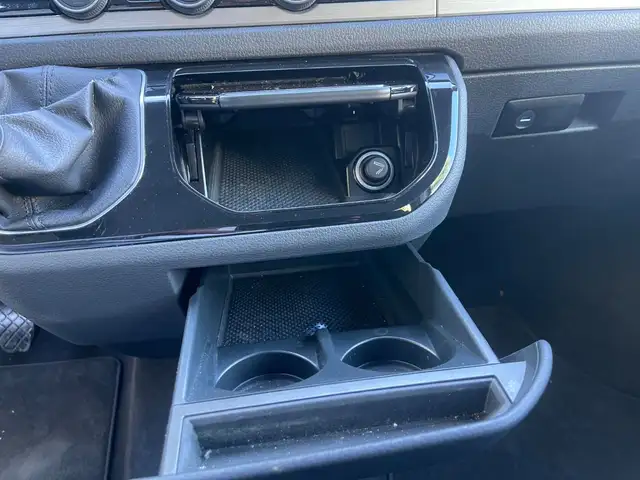 Volkswagen Multivan view 13