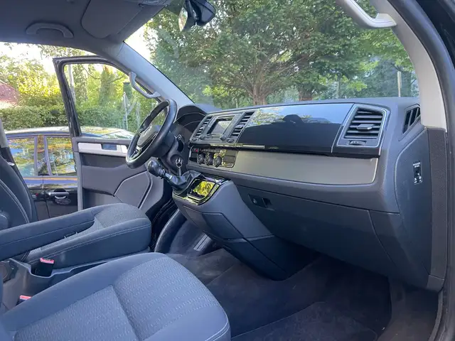 Volkswagen Multivan view 15