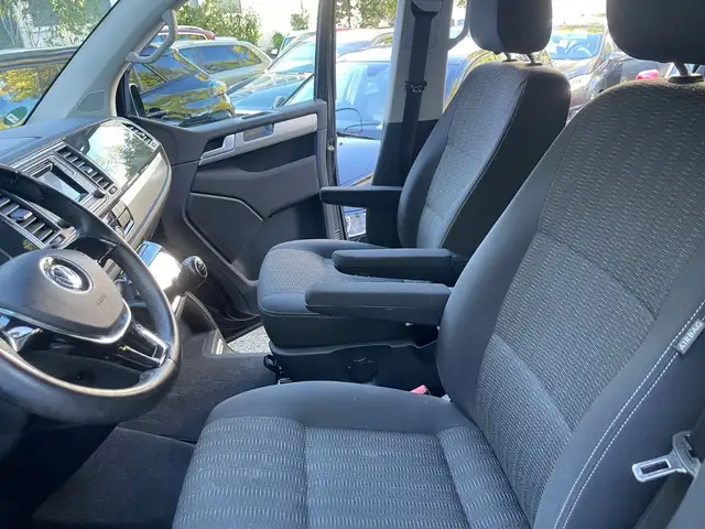 Volkswagen Multivan view 17