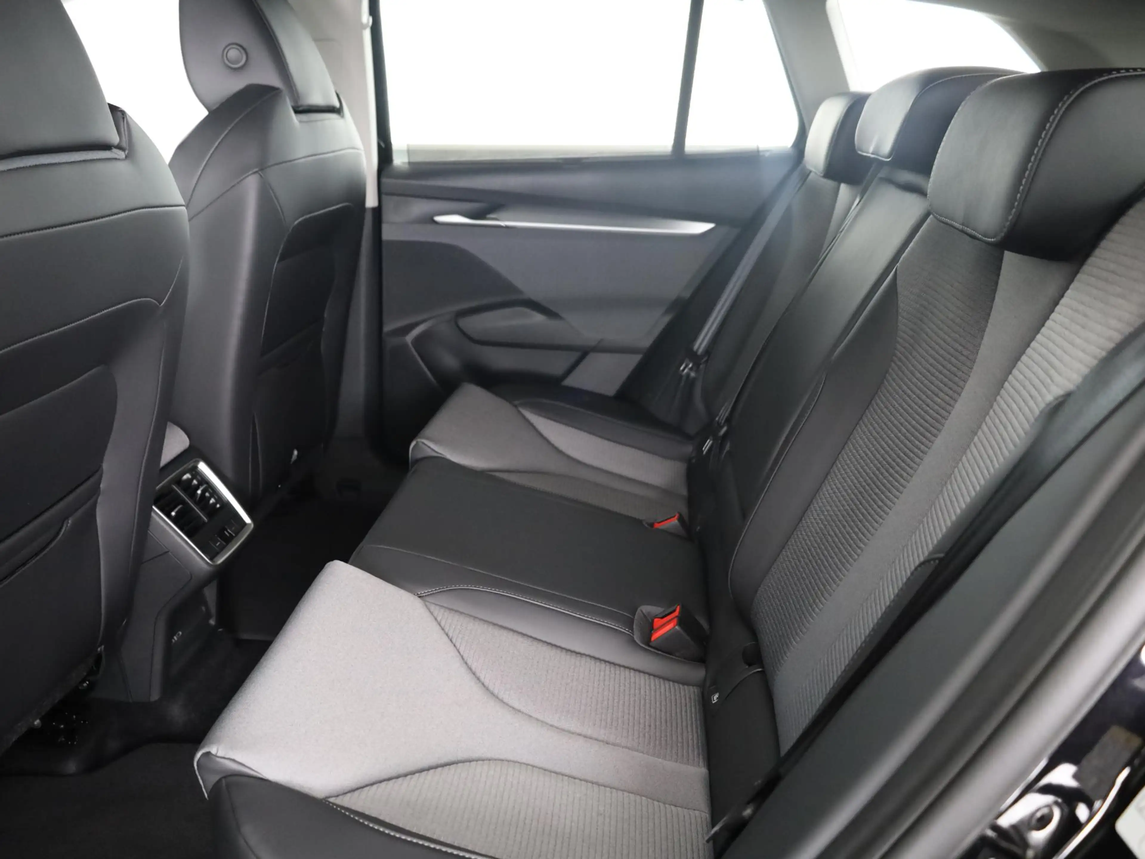 Skoda Enyaq Business Edition 286 PK | Trekhaak | Velgen: 20" l — photo 15