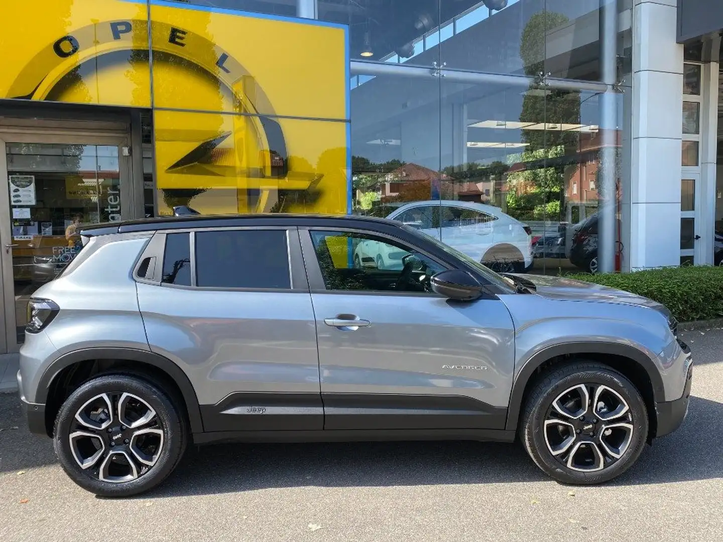 Jeep Avenger 1.2 Turbo Summit Grijs - 2