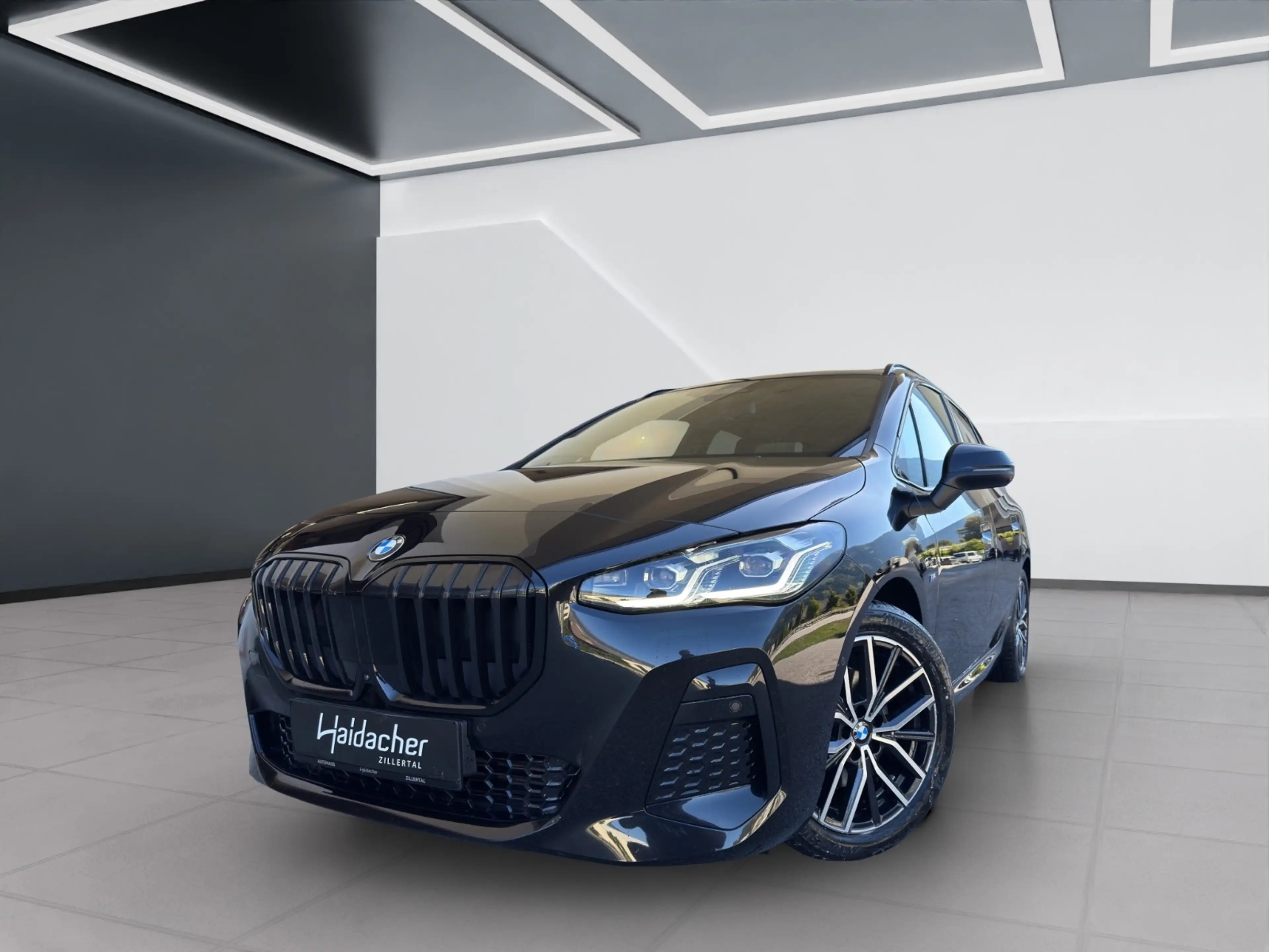 BMW 220 i AUT — photo 2