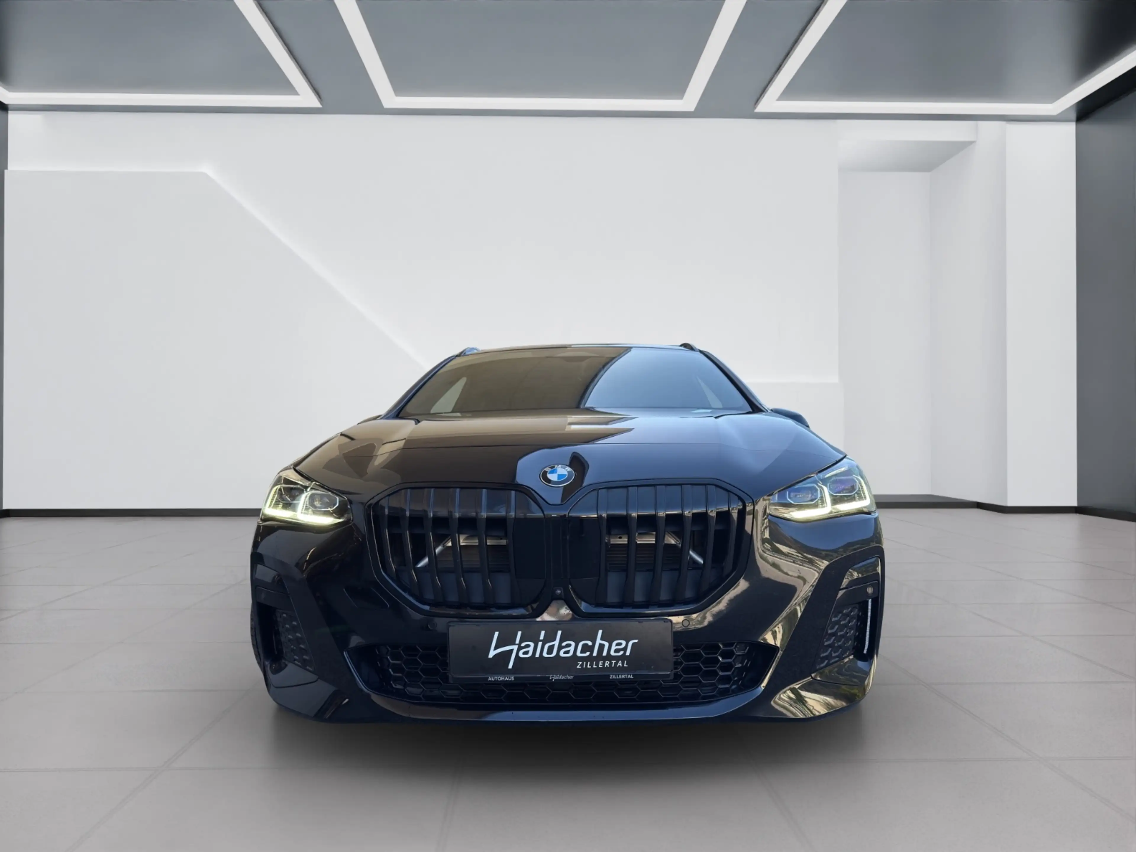 BMW 220 i AUT — photo 3