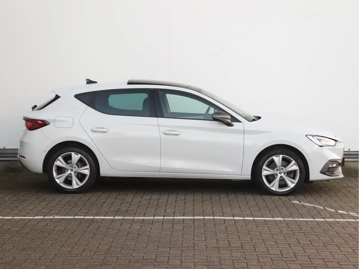 SEAT Leon 1.4 TSI eHybrid PHEV FR | Pano | Stoel- en Stuurve Wit - 2