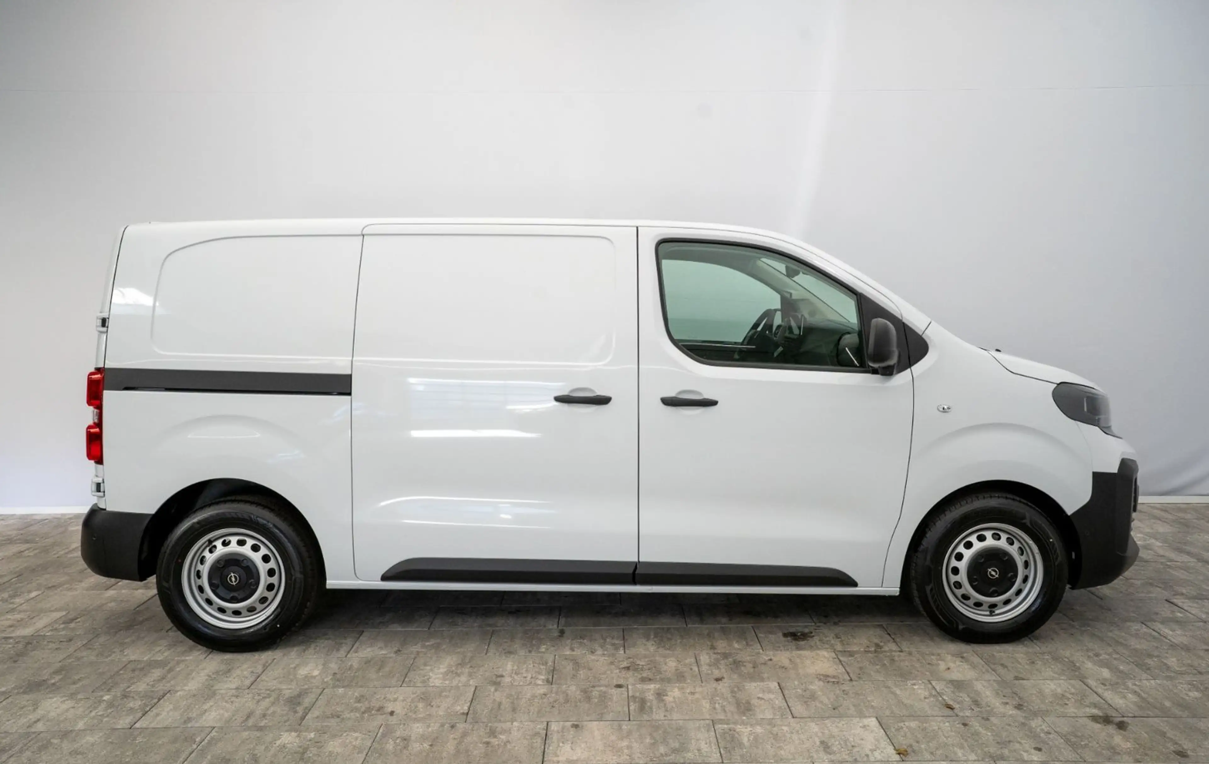 Opel Vivaro Kasten L2 120 °Connect+Converter Pack° — photo 5