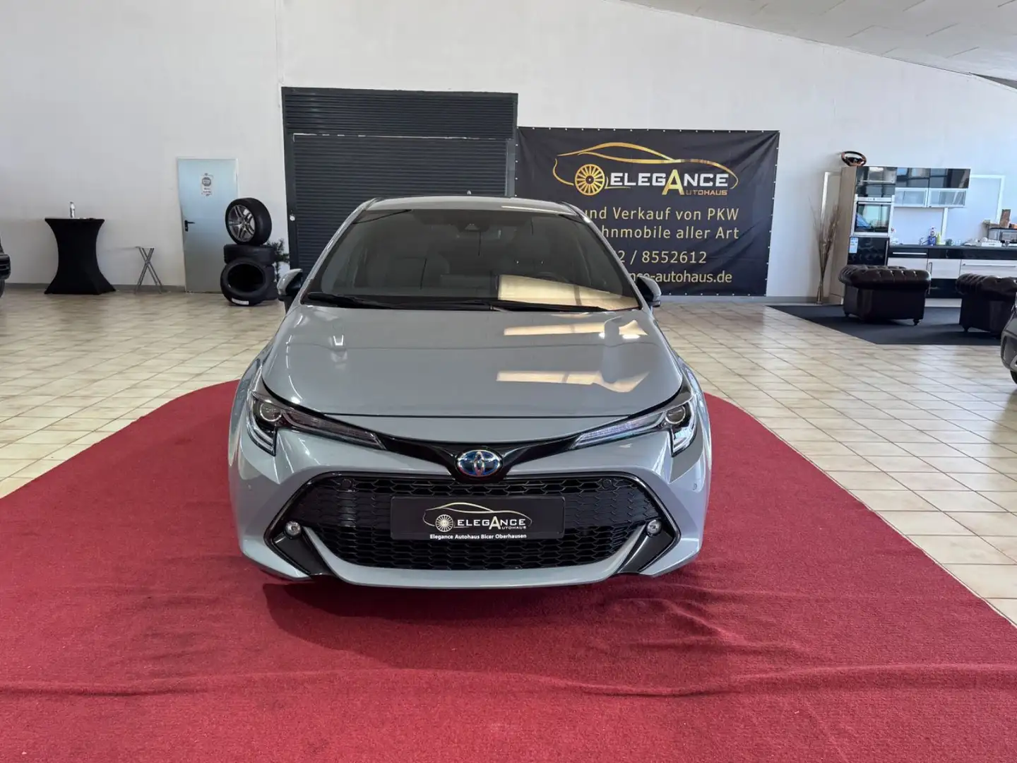 Toyota Corolla Hybrid Team D Grau - 2