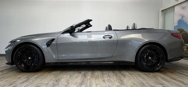 BMW M4 view 3