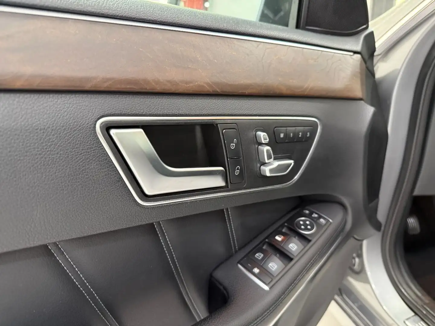 Mercedes-Benz E 300 BT Hybrid Elegance 7G Plus - 2